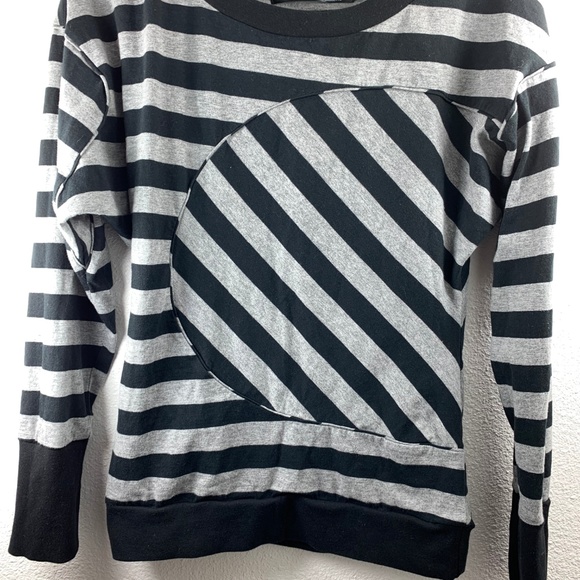 LONG SLEEVE STRIPED TOP NWOT - Picture 3 of 5